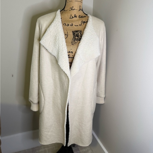 cupcakes & cashmere Cream Teddy Jacket - Picture 2 of 6